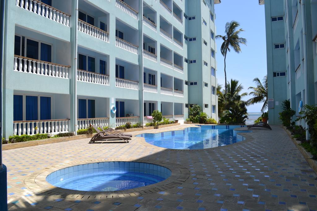 Cowrie Shell Beach Apartments Official Бамбурі Екстер'єр фото